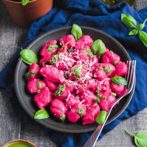 Gnocchi buraczane z grzybami