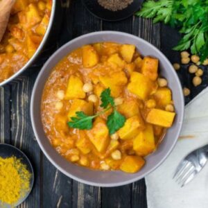 Gulasz z dyni i ciecierzycy