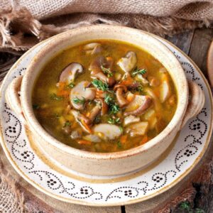 Zupa grzybowa z kaszą pęczak