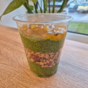 Chia szpinakowa z mango