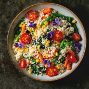 Kus kus pieczony z warzywami i granatem