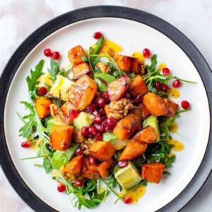 Sałatka z indykiem sous vide, granatem i batatem