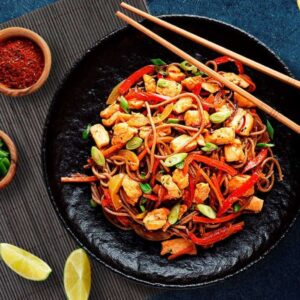 Stir-fry z podudzia w warzywach