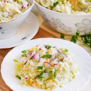 Surówka z kapusty pekińskiej i kukurydzy