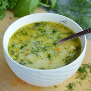 Zupa kalafiorowa z lanym ciastem