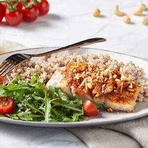 Ryba z kruszonką ziołową i pomidorami