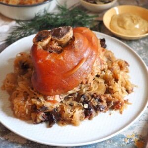 Golonka pieczona w kapuście