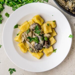 Gnocchi z grzybami na maśle