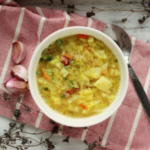 Kapuśniak z młodej kapusty