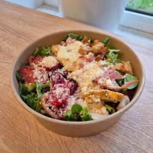 Sałatka Cezar z kurczakiem