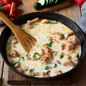 Szynka pieczona w sosie śmietanowym