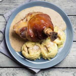 Golonka w sosie chrzanowym