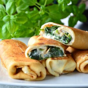 Naleśniki ze szpinakiem i chedarem