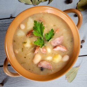Zupa fasolowa z kiełbasą