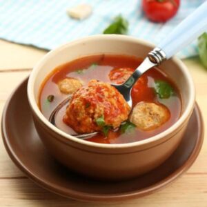 Zupa pomidorowa z klopsikami
