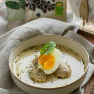 Staropolski żurek z białą kiełbasą