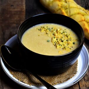 Krem z pieczonego ziemniaka z czarnuszką